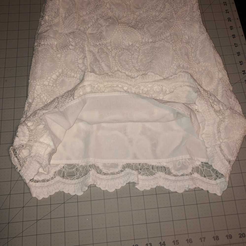 And Now This. Pattern Top. Size Large. White Color. - Picture 4 of 10
